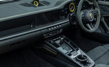 Porsche 911 Targa 4 GTS (992) 22