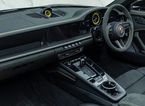 Porsche 911 Targa 4 GTS (992) 22