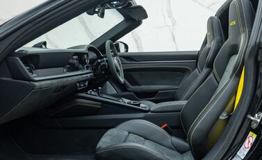 Porsche 911 Targa 4 GTS (992) 21