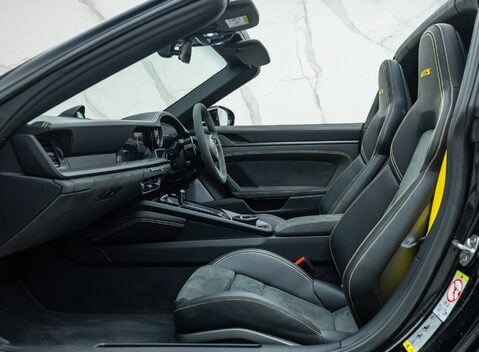 Porsche 911 Targa 4 GTS (992) 21