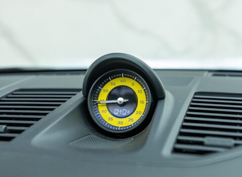 Porsche 911 Targa 4 GTS (992) 24