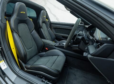 Porsche 911 Targa 4 GTS (992) 18