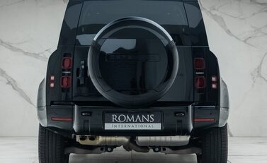Land Rover Defender 110 D250 X-DYNAMIC HSE 8