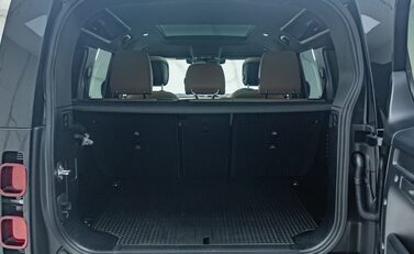 Land Rover Defender 110 D250 X-DYNAMIC HSE 37