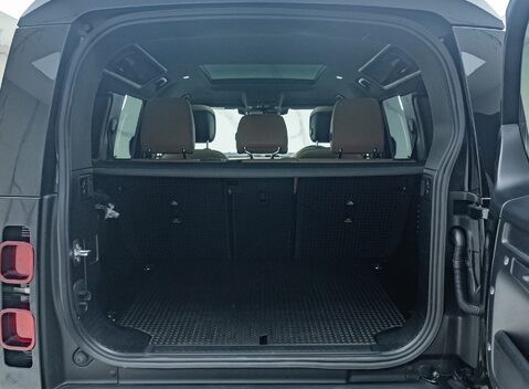 Land Rover Defender 110 D250 X-DYNAMIC HSE 37