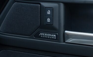 Land Rover Defender 110 D250 X-DYNAMIC HSE 29