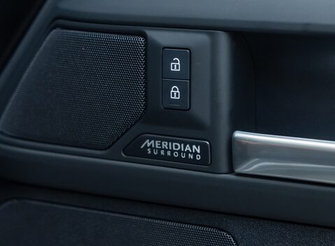 Land Rover Defender 110 D250 X-DYNAMIC HSE 29