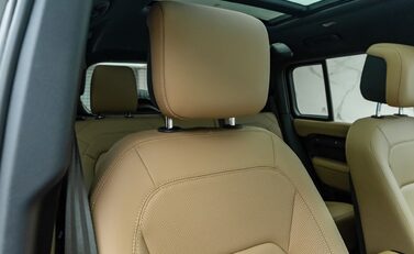 Land Rover Defender 110 D250 X-DYNAMIC HSE 15