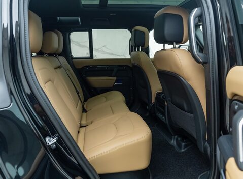 Land Rover Defender 110 D250 X-DYNAMIC HSE 18