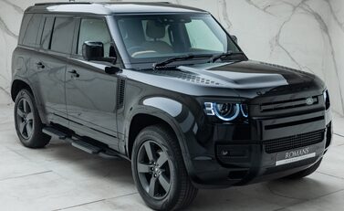 Land Rover Defender 110 D250 X-DYNAMIC HSE 11
