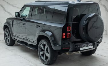 Land Rover Defender 110 D250 X-DYNAMIC HSE 12