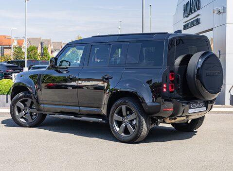 Land Rover Defender 110 D250 X-DYNAMIC HSE 4