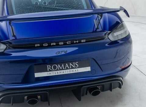 Porsche Cayman GT4 (718) 31