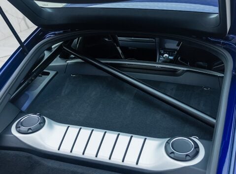 Porsche Cayman GT4 (718) 40