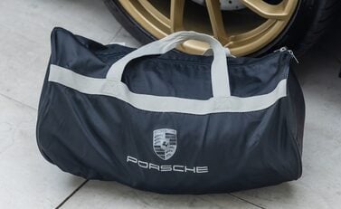 Porsche Cayman GT4 (718) 35