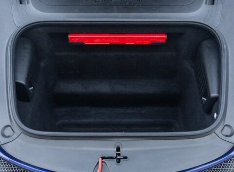 Porsche Cayman GT4 (718) 38