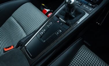 Porsche Cayman GT4 (718) 25