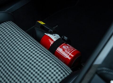 Porsche Cayman GT4 (718) 19