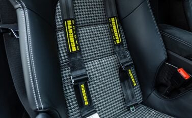 Porsche Cayman GT4 (718) 16