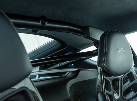 Porsche Cayman GT4 (718) 17