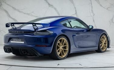 Porsche Cayman GT4 (718) 6