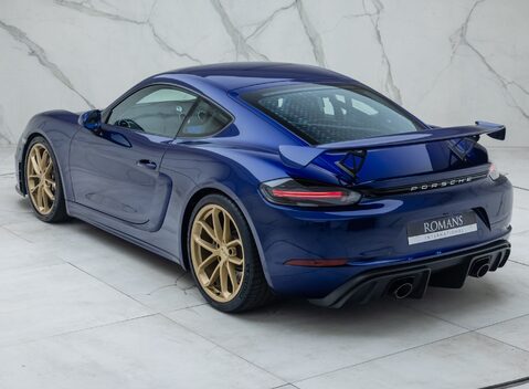 Porsche Cayman GT4 (718) 12