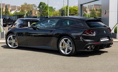 Ferrari GTC4 Lusso V12 4