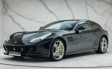 Ferrari GTC4 Lusso V12 1