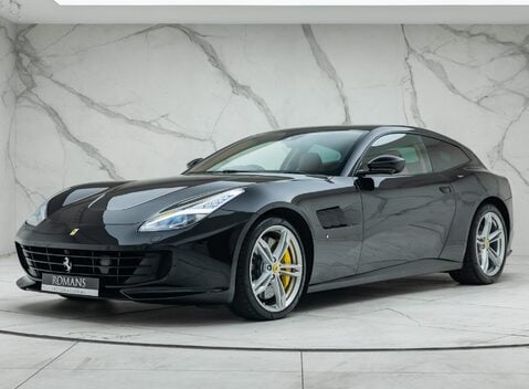 Ferrari GTC4 Lusso V12 1