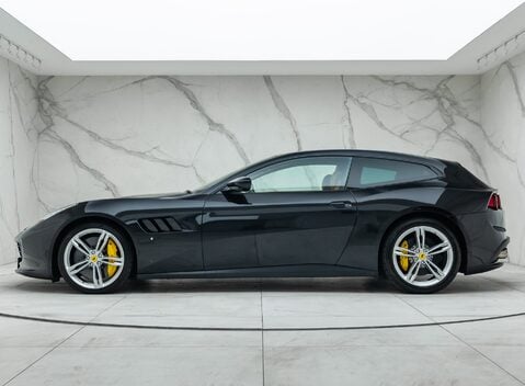 Ferrari GTC4 Lusso V12 5