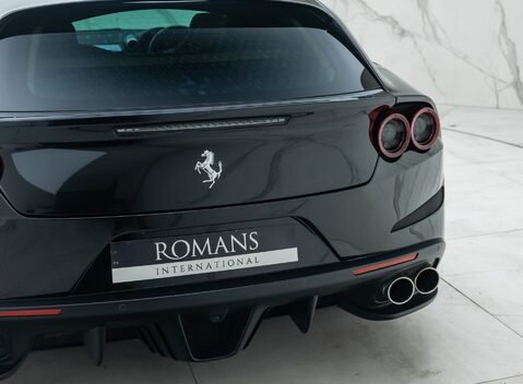 Ferrari GTC4 Lusso V12 30