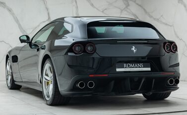 Ferrari GTC4 Lusso V12 10