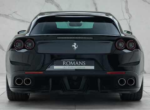 Ferrari GTC4 Lusso V12 8