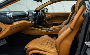 Ferrari GTC4 Lusso V12 18