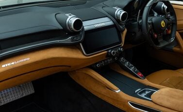 Ferrari GTC4 Lusso V12 19