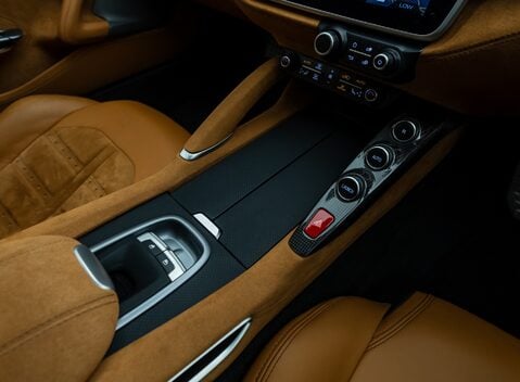 Ferrari GTC4 Lusso V12 25