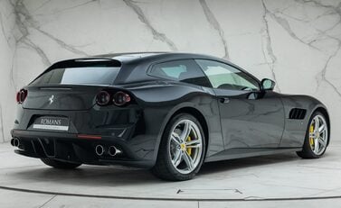 Ferrari GTC4 Lusso V12 6
