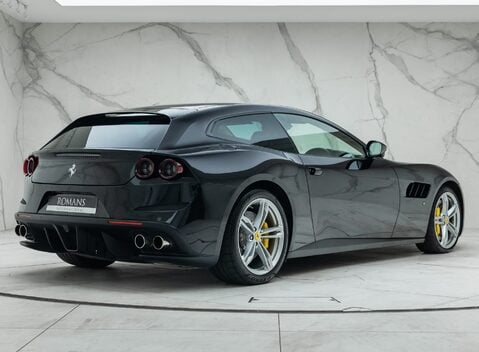Ferrari GTC4 Lusso V12 6