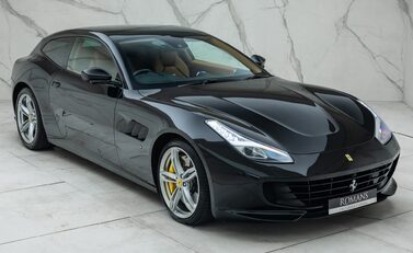 Ferrari GTC4 Lusso V12 11