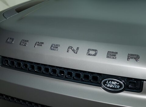 Land Rover Defender 110 OCTA EDITION ONE 38