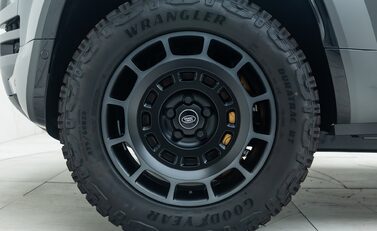 Land Rover Defender 110 OCTA EDITION ONE 36