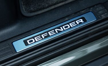 Land Rover Defender 110 OCTA EDITION ONE 33