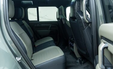 Land Rover Defender 110 OCTA EDITION ONE 20