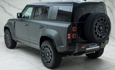 Land Rover Defender 110 OCTA EDITION ONE 12