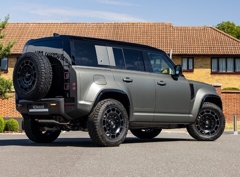Land Rover Defender 110 OCTA EDITION ONE 4