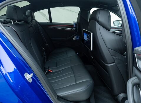 BMW M5 COMPETITION 18