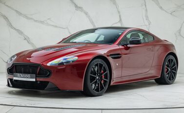Aston Martin V12 Vantage s 1