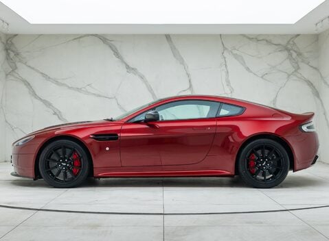 Aston Martin V12 Vantage s 5