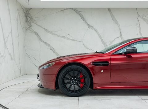 Aston Martin V12 Vantage s 36
