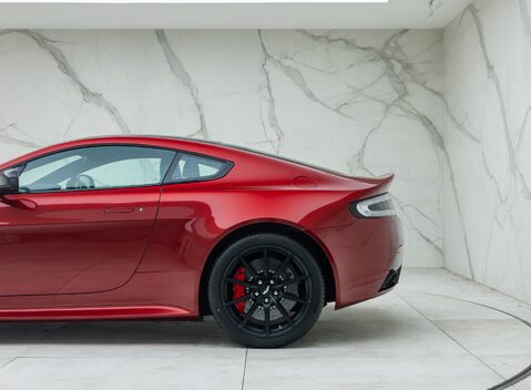 Aston Martin V12 Vantage s 37